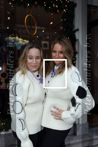 Amsterdam 24 november 2020
Lieke v Lexmond en Jetteke v Lexmond openen hun winkel