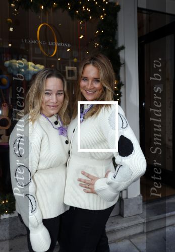 Amsterdam 24 november 2020
Lieke v Lexmond en Jetteke v Lexmond openen hun winkel