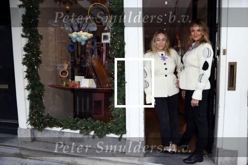 Amsterdam 24 november 2020
Lieke v Lexmond en Jetteke v Lexmond openen hun winkel