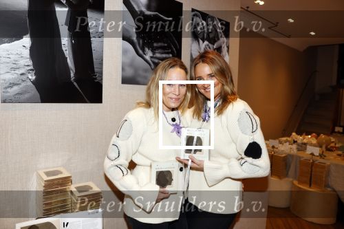 Amsterdam 24 november 2020
Lieke v Lexmond en Jetteke v Lexmond openen hun winkel