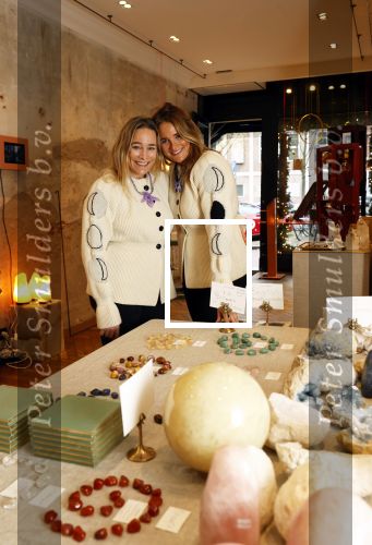 Amsterdam 24 november 2020
Lieke v Lexmond en Jetteke v Lexmond openen hun winkel