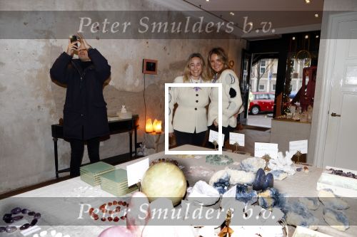Amsterdam 24 november 2020
Lieke v Lexmond en Jetteke v Lexmond  openen hun winkel