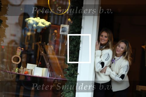 Amsterdam 24 november 2020
Lieke v Lexmond en Jetteke v Lexmond  openen hun winkel
