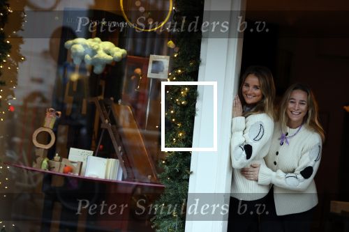 Amsterdam 24 november 2020
Lieke v Lexmond en Jetteke v Lexmond  openen hun winkel