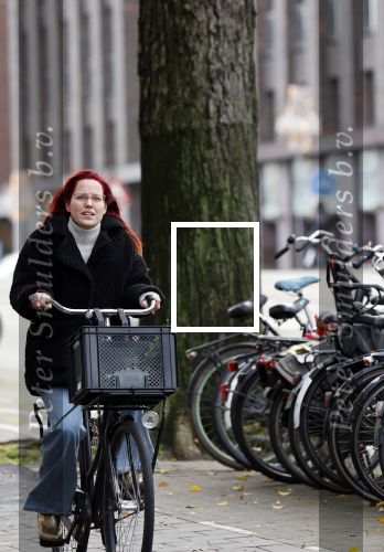 Amsterdam 1 december 2020
Marije Knevel op de fiets in  amsterdam zuid