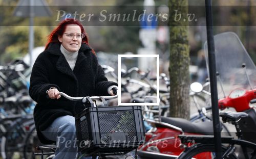 Amsterdam 1 december 2020
Marije Knevel op de fiets in  amsterdam zuid