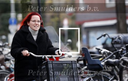 Amsterdam 1 december 2020
Marije Knevel op de fiets in  amsterdam zuid