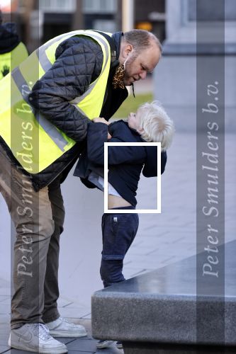Amsterdam 18 november 2020
Opnames met ilse Warringa op het Rembrandtplein. Menno Kohler doet produktie . Zijn vrouw en zoontje komen even kijken .
