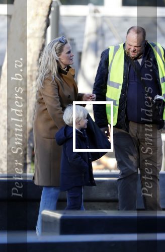 Amsterdam 18 november 2020
Opnames met ilse Warringa op het Rembrandtplein. Menno Kohler doet produktie . Zijn vrouw en zoontje komen even kijken .