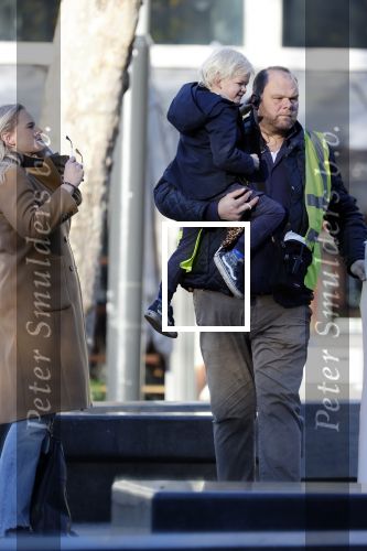 Amsterdam 18 november 2020
Opnames met ilse Warringa op het Rembrandtplein. Menno Kohler doet produktie . Zijn vrouw en zoontje komen even kijken .