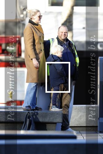 Amsterdam 18 november 2020
Opnames met ilse Warringa op het Rembrandtplein. Menno Kohler doet produktie . Zijn vrouw en zoontje komen even kijken .