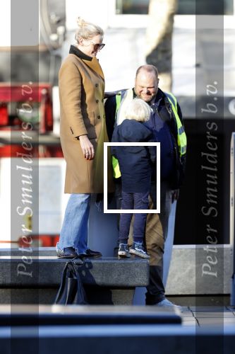 Amsterdam 18 november 2020
Opnames met ilse Warringa op het Rembrandtplein. Menno Kohler doet produktie . Zijn vrouw en zoontje komen even kijken .