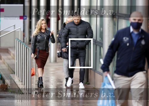 Den Haag 19 november 2020
Michael v d Plas met zijn vrioendin Naomi bij de rechtbank in Den Haag