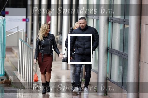 Den Haag 19 november 2020
Michael v d Plas met zijn vrioendin Naomi bij de rechtbank in Den Haag