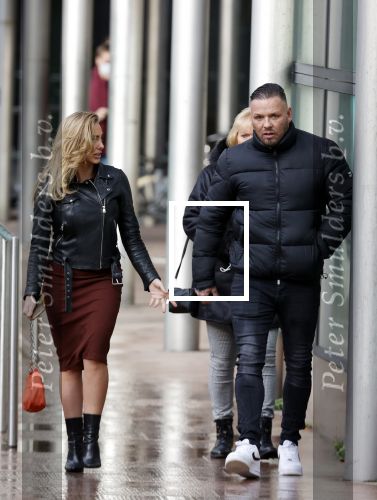Den Haag 19 november 2020
Michael v d Plas met zijn vrioendin Naomi bij de rechtbank in Den Haag