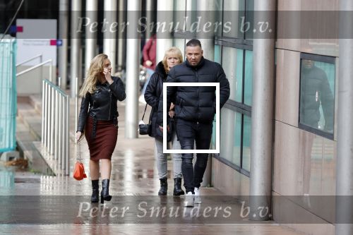 Den Haag 19 november 2020
Michael v d Plas met zijn vrioendin Naomi bij de rechtbank in Den Haag