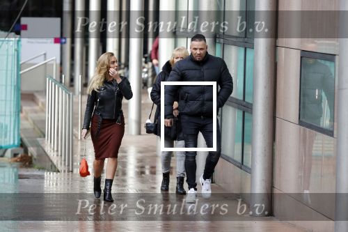 Den Haag 19 november 2020
Michael v d Plas met zijn vrioendin Naomi bij de rechtbank in Den Haag