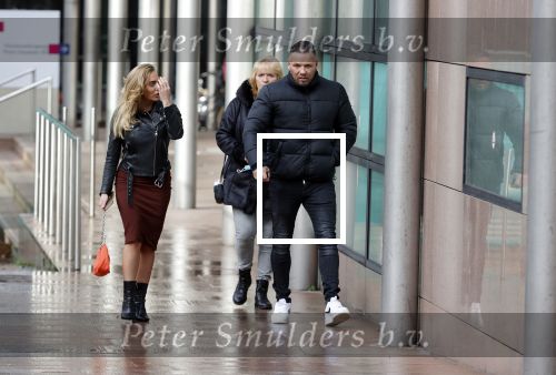 Den Haag 19 november 2020
Michael v d Plas met zijn vrioendin Naomi bij de rechtbank in Den Haag