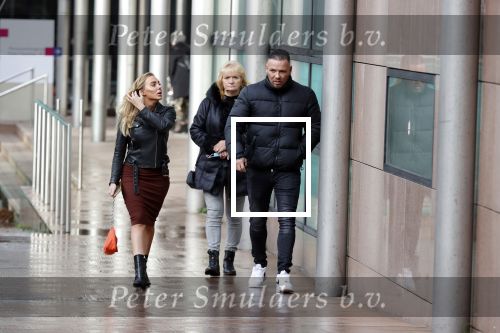 Den Haag 19 november 2020
Michael v d Plas met zijn vrioendin Naomi bij de rechtbank in Den Haag