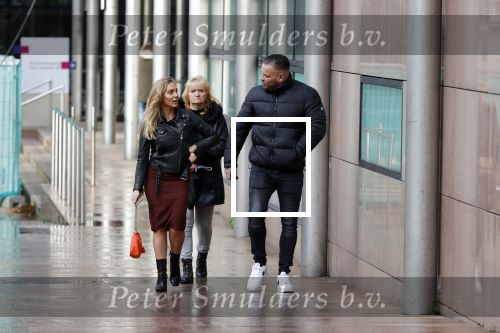 Den Haag 19 november 2020
Michael v d Plas met zijn vrioendin Naomi bij de rechtbank in Den Haag