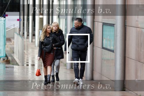 Den Haag 19 november 2020
Michael v d Plas met zijn vrioendin Naomi bij de rechtbank in Den Haag