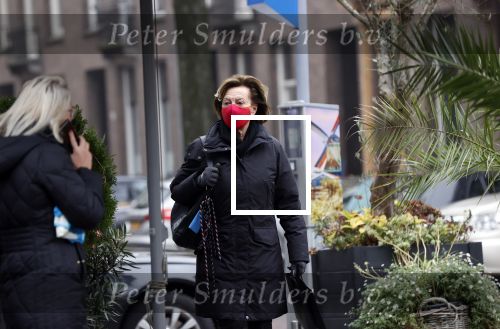 Amsterdam 9 december 2020
Neelie Kroes met mondkapje op straat in Amsterdam zuid