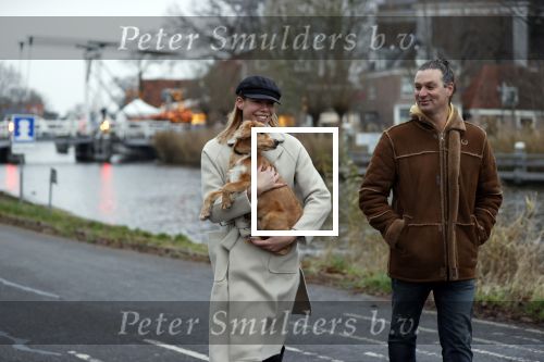 Ouderkerk aan de Amstel 11 december 2020
Nicolette Kluijver met haar man en hun nieuwe puppy.
