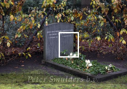 Lage Vuursche 3 december 2020
Het graf van Prins Friso op de begraafplaats in Lage Vuursche naatt kasteel Drakesteyn waar Prinses Beatrix woont