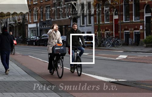 Amsterdam 5 december 2020
Prinses Marilene en Prins Maurits op de fiets in Amsterdam zuid. Maurits fijdt op een electrische v Moof