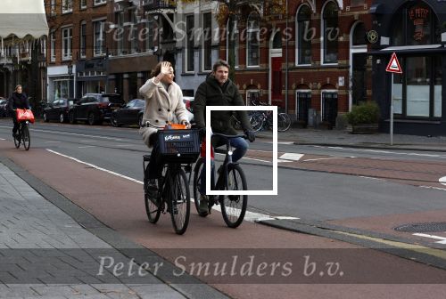 Amsterdam 5 december 2020
Prinses Marilene en Prins Maurits op de fiets in Amsterdam zuid. Maurits fijdt op een electrische v Moof
