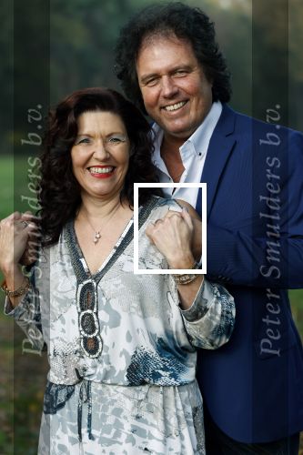 Holten 9 november 2020
Rene Le Blanc tekent een kontrakt bij Edwin en Coen v Hoevelaak. Hij kwam samen met zijn vriendin.