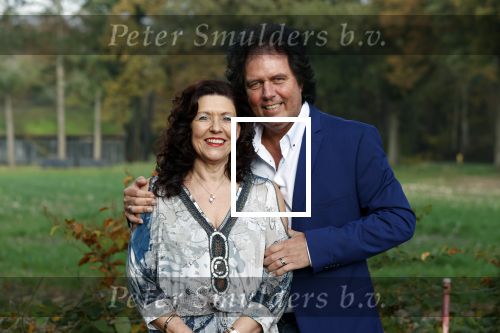 Holten 9 november 2020
Rene Le Blanc tekent een kontrakt bij Edwin en Coen v Hoevelaak. Hij kwam samen met zijn vriendin.