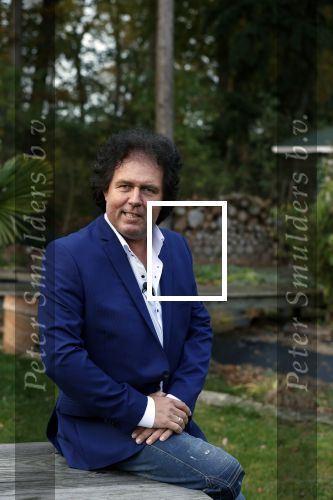 Holten 9 november 2020
Rene Le Blanc tekent een kontrakt bij Edwin en Coen v Hoevelaak. Hij kwam samen met zijn vriendin.