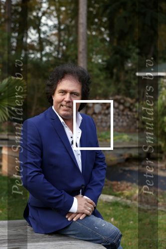 Holten 9 november 2020
Rene Le Blanc tekent een kontrakt bij Edwin en Coen v Hoevelaak. Hij kwam samen met zijn vriendin.