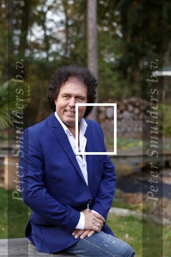 Holten 9 november 2020
Rene Le Blanc tekent een kontrakt bij Edwin en Coen v Hoevelaak. Hij kwam samen met zijn vriendin.