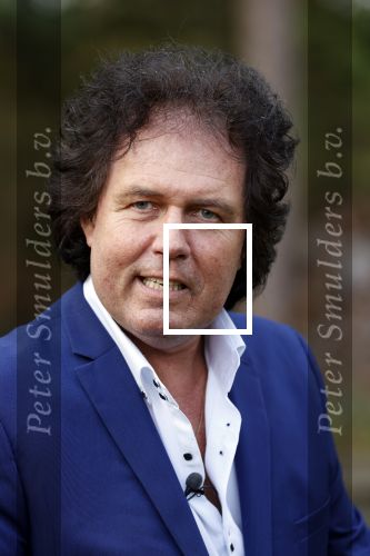 Holten 9 november 2020
Rene Le Blanc tekent een kontrakt bij Edwin en Coen v Hoevelaak. Hij kwam samen met zijn vriendin.
