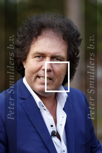 Holten 9 november 2020
Rene Le Blanc tekent een kontrakt bij Edwin en Coen v Hoevelaak. Hij kwam samen met zijn vriendin.