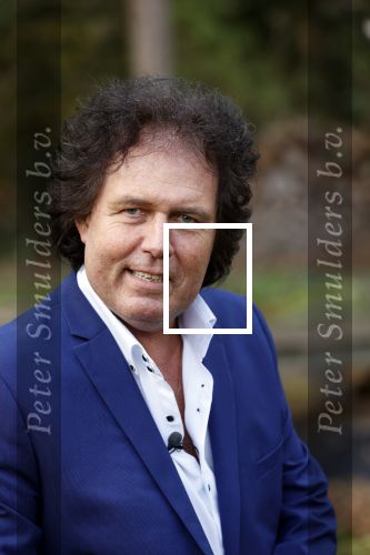 Holten 9 november 2020
Rene Le Blanc tekent een kontrakt bij Edwin en Coen v Hoevelaak. Hij kwam samen met zijn vriendin.