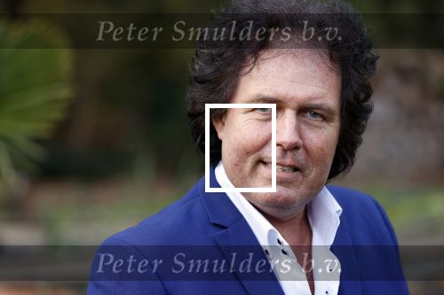 Holten 9 november 2020
Rene Le Blanc tekent een kontrakt bij Edwin en Coen v Hoevelaak. Hij kwam samen met zijn vriendin.