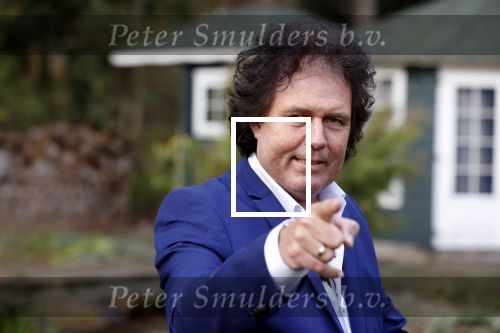 Holten 9 november 2020
Rene Le Blanc tekent een kontrakt bij Edwin en Coen v Hoevelaak. Hij kwam samen met zijn vriendin.