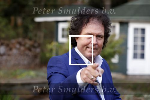 Holten 9 november 2020
Rene Le Blanc tekent een kontrakt bij Edwin en Coen v Hoevelaak. Hij kwam samen met zijn vriendin.