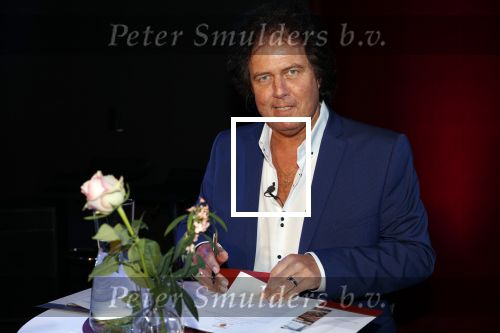 Holten 9 november 2020
Rene Le Blanc tekent een kontrakt bij Edwin en Coen v Hoevelaak. Hij kwam samen met zijn vriendin.