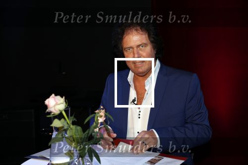 Holten 9 november 2020
Rene Le Blanc tekent een kontrakt bij Edwin en Coen v Hoevelaak. Hij kwam samen met zijn vriendin.