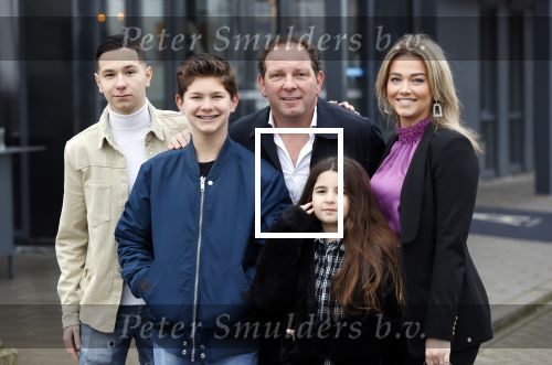 Vinkeveen 12 december 2020
Robert leroy vertrekt bij the Harbour Club in Vinkeveen met zijn vriendin Jaimie de Boer en zijn kinderen.
