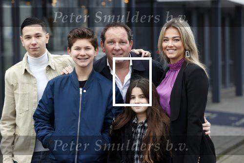 Vinkeveen 12 december 2020
Robert leroy vertrekt bij the Harbour Club in Vinkeveen met zijn vriendin Jaimie de Boer en zijn kinderen.
