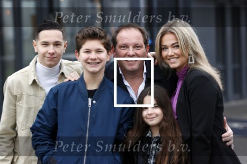 Vinkeveen 12 december 2020
Robert leroy vertrekt bij the Harbour Club in Vinkeveen met zijn vriendin Jaimie de Boer en zijn kinderen.