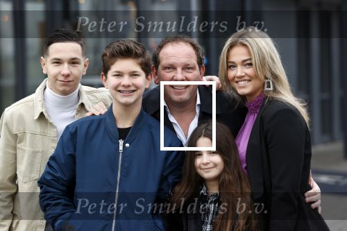 Vinkeveen 12 december 2020
Robert leroy vertrekt bij the Harbour Club in Vinkeveen met zijn vriendin Jaimie de Boer en zijn kinderen.