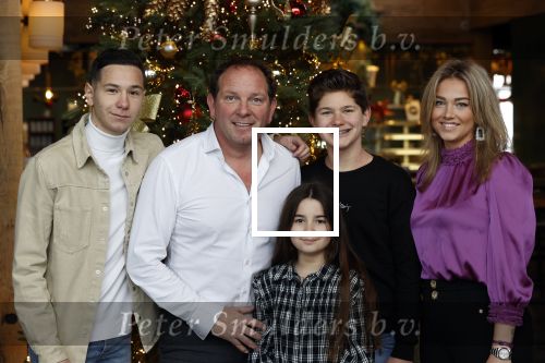 Vinkeveen 12 december 2020
Robert leroy vertrekt bij the Harbour Club in Vinkeveen met zijn vriendin Jaimie de Boer en zijn kinderen.