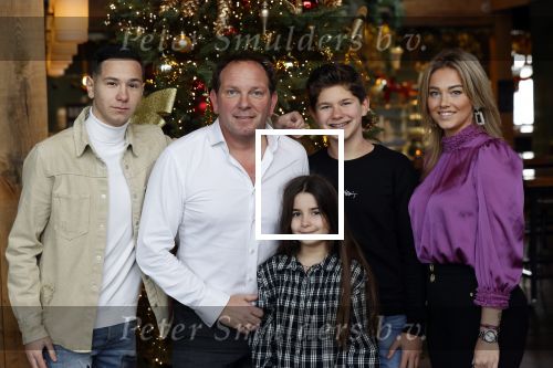 Vinkeveen 12 december 2020
Robert leroy vertrekt bij the Harbour Club in Vinkeveen met zijn vriendin Jaimie de Boer en zijn kinderen.
