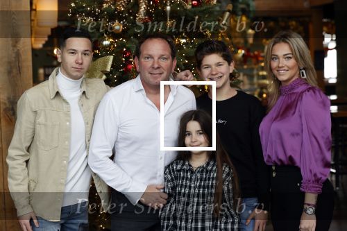 Vinkeveen 12 december 2020
Robert leroy vertrekt bij the Harbour Club in Vinkeveen met zijn vriendin Jaimie de Boer en zijn kinderen.